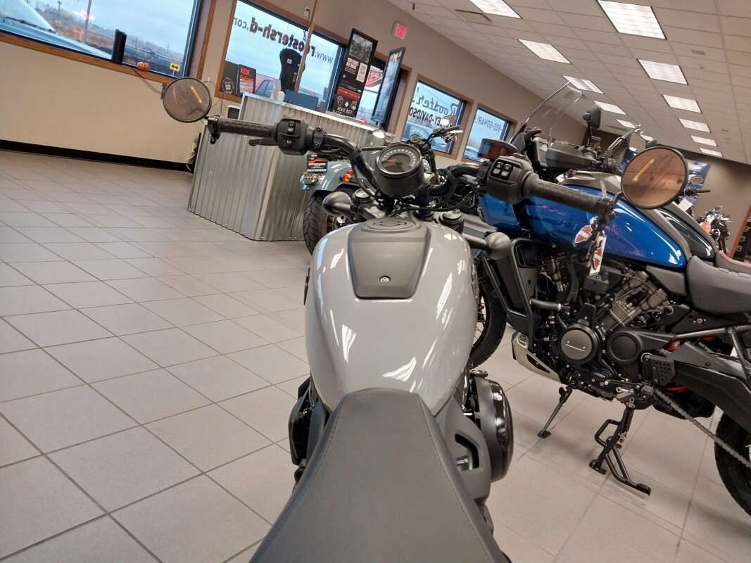 RH975 2025 Nightster - Photo 9