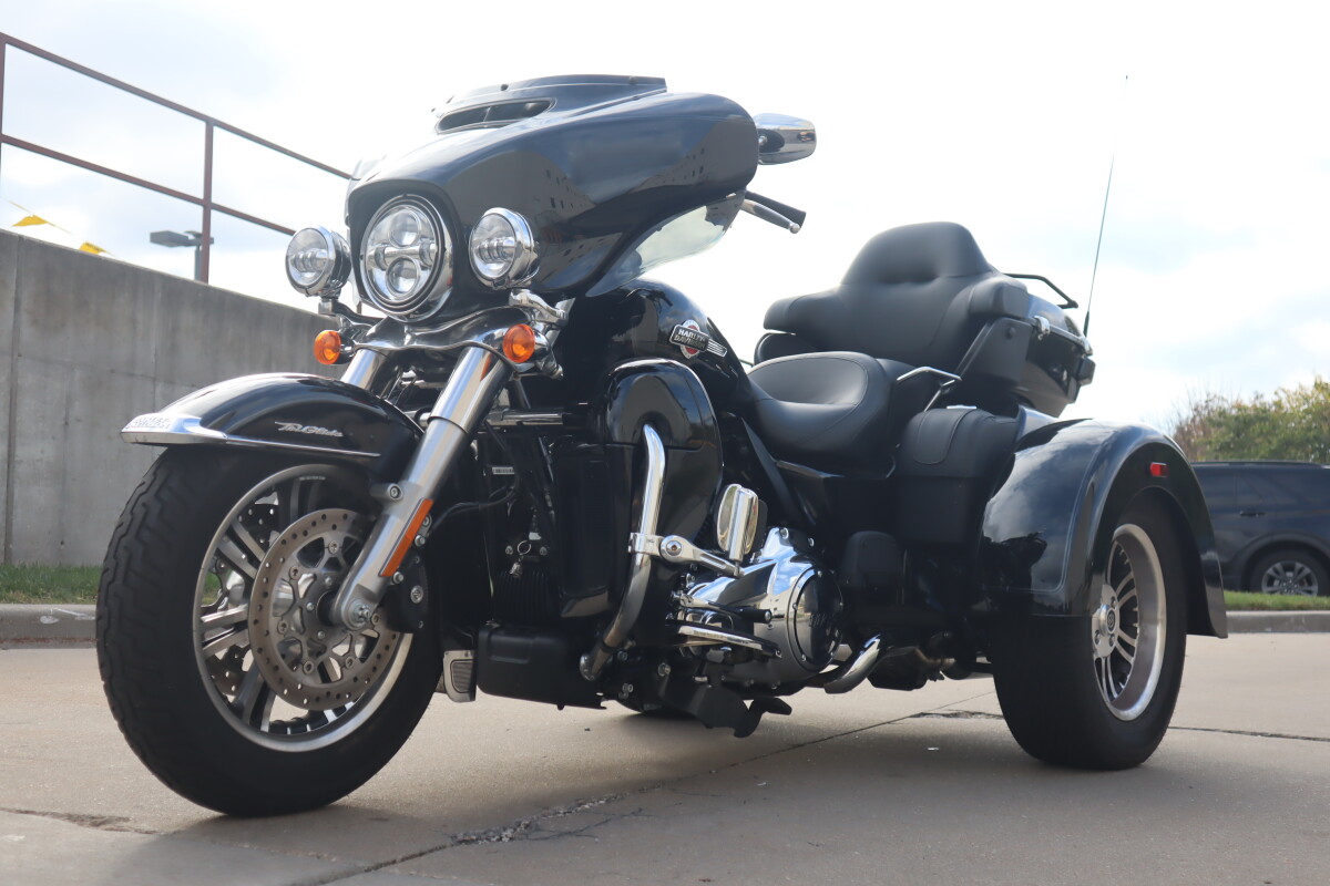 2022 Harley-Davidson Tri Glide Ultra FLHTCUTG - Photo 4