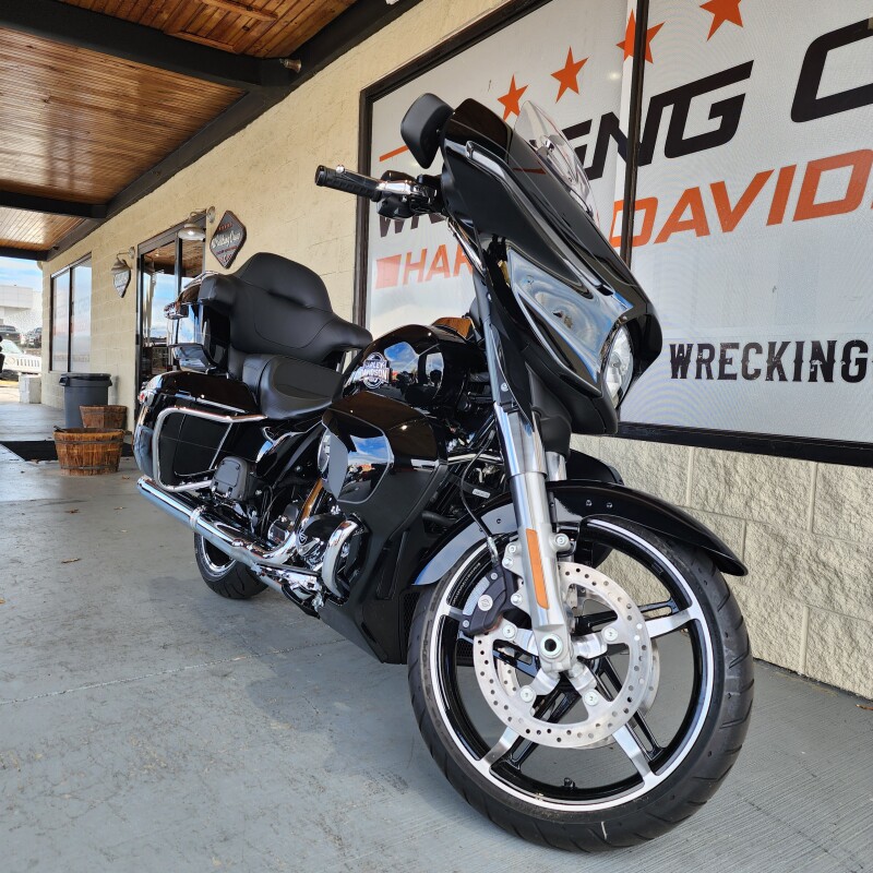 FLHXU 2025 Street Glide Ultra - Photo 5