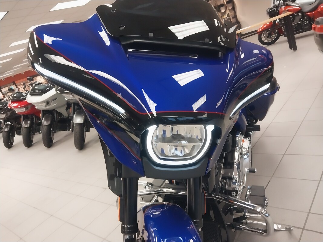 FLHXSE 2025 CVO™ Street Glide™, photo 18