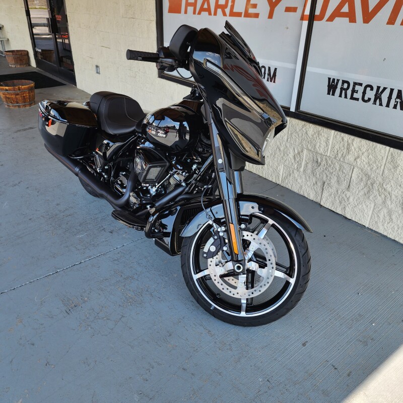 FLHX 2025 Street Glide - Photo 4