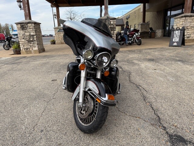 Harley-Davidson Electra Glide Ultra Classic 2010 FLHTCU BLK/SILVER - Photo 5