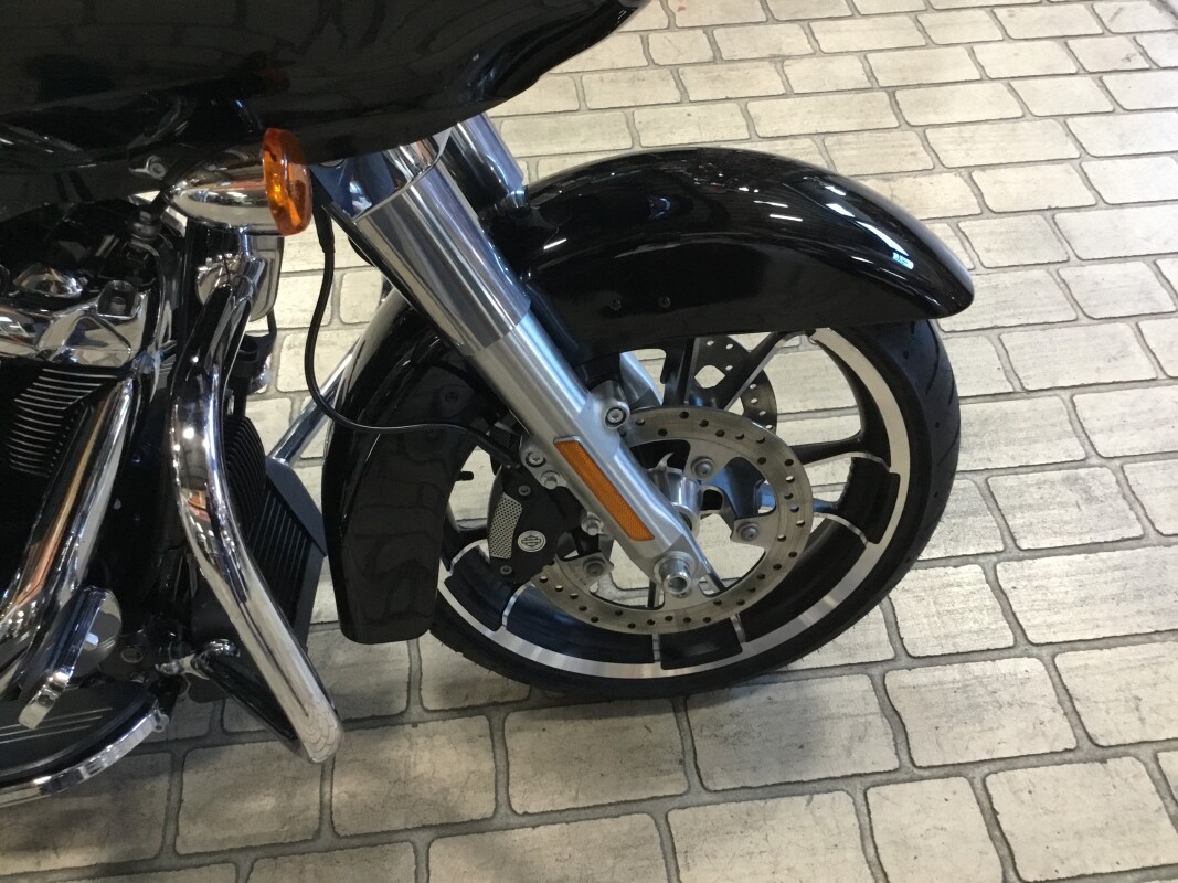 2023 Harley-Davidson Road Glide Vivid Black - Photo 3