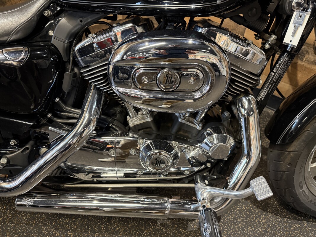 2011 Sportster 1200 Custom Vivid Black XL1200C - Photo 6