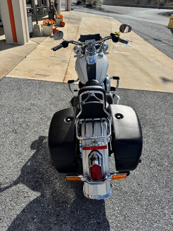 2020 Harley-Davidson Deluxe FLDE Stone Washed White Pearl - Photo 4