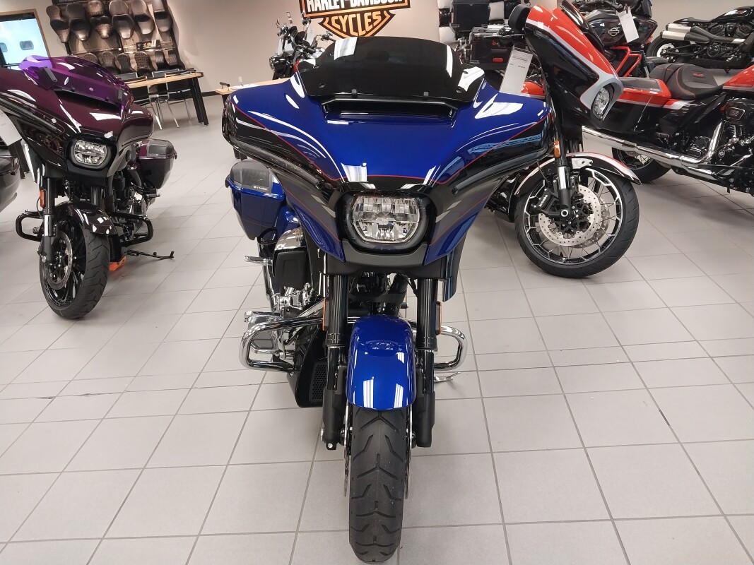 FLHXSE 2025 CVO Street Glide - Photo 3