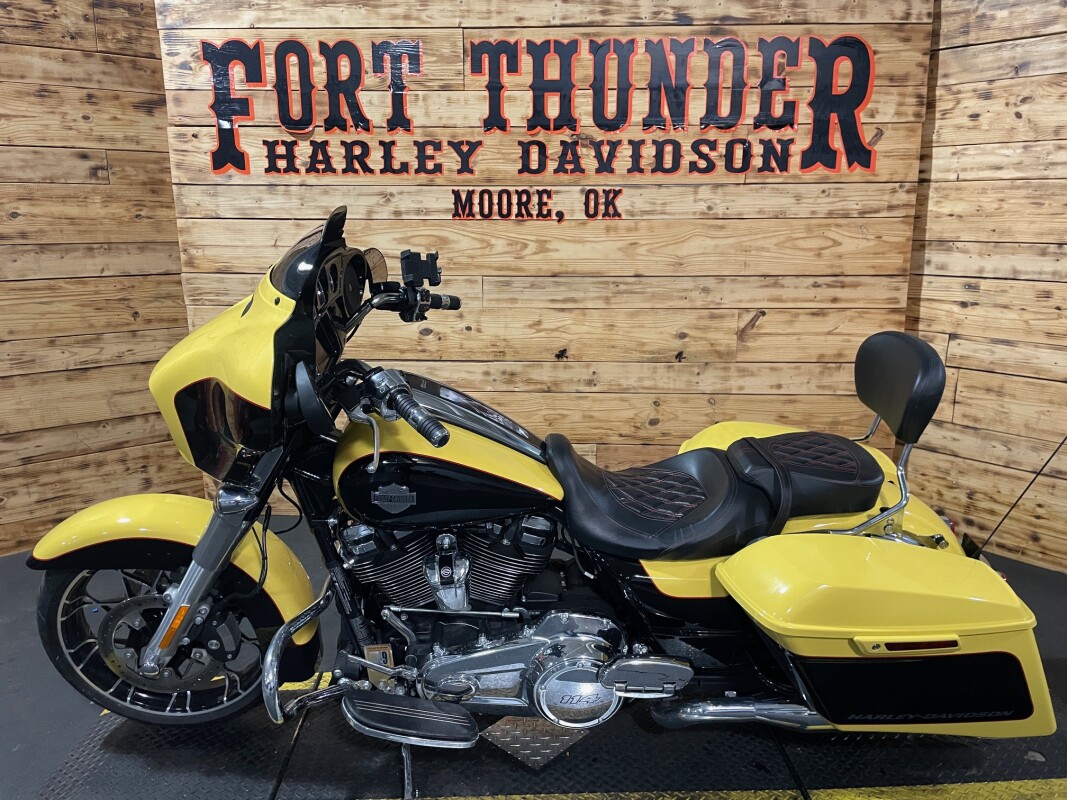 Harley-Davidson Street Glide Special 2023 FLHXS Industrial Yellow/Vivid Black - Black Finish - Photo 8
