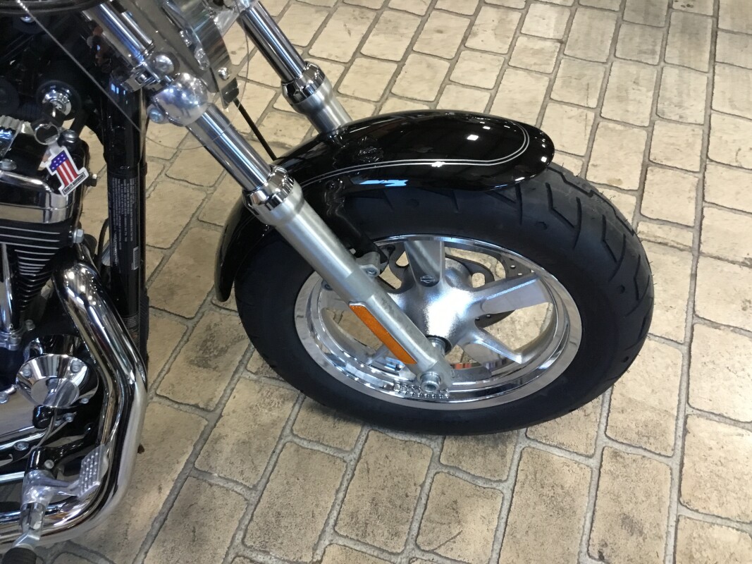 2014 Harley-Davidson 1200 Custom Vivid Black - Photo 6