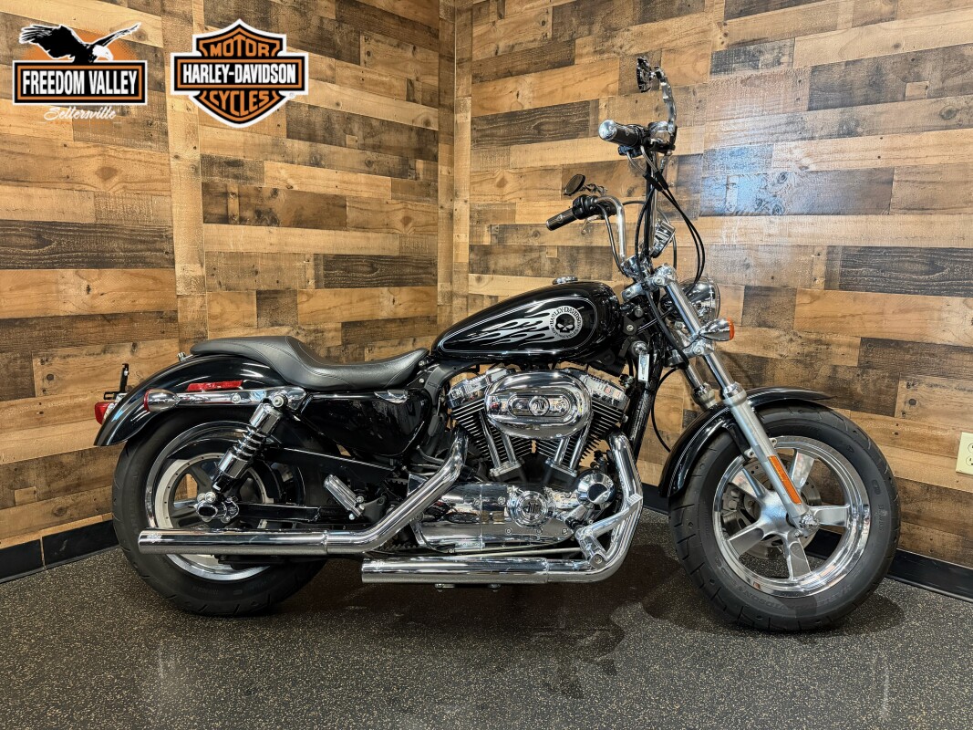 2011 Sportster 1200 Custom Vivid Black XL1200C