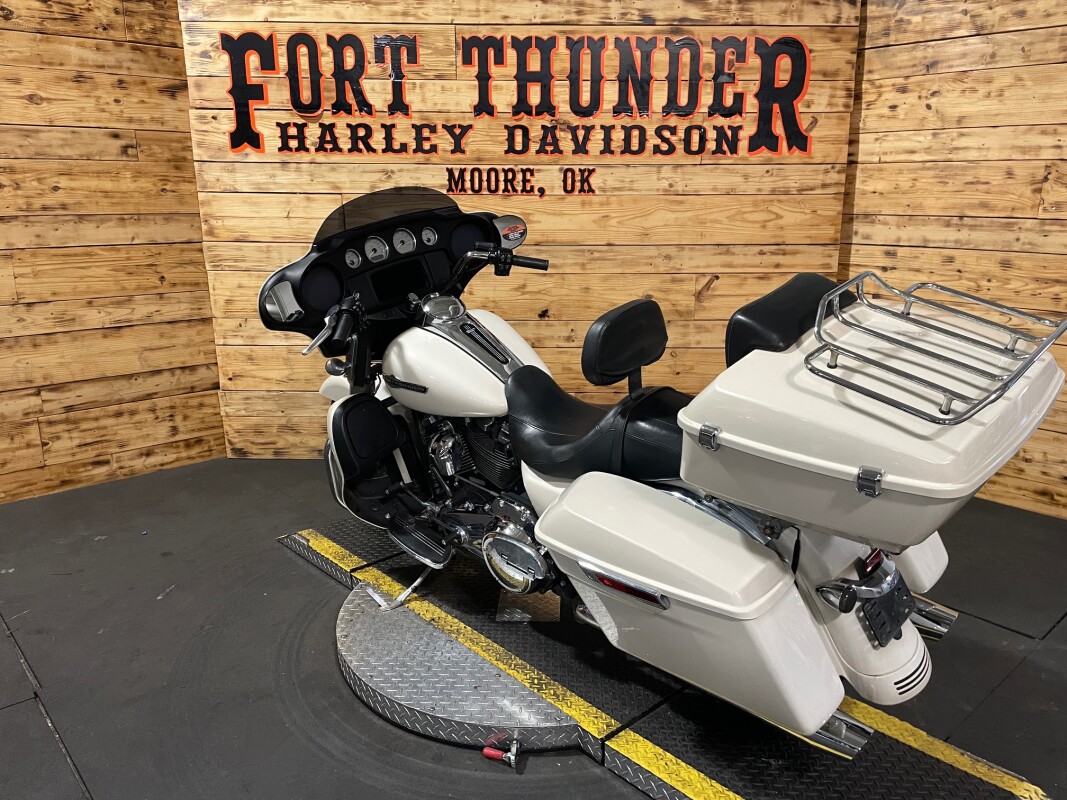 Harley-Davidson Street Glide 2022 FLHX WHITE SAND PEARL - Photo 10
