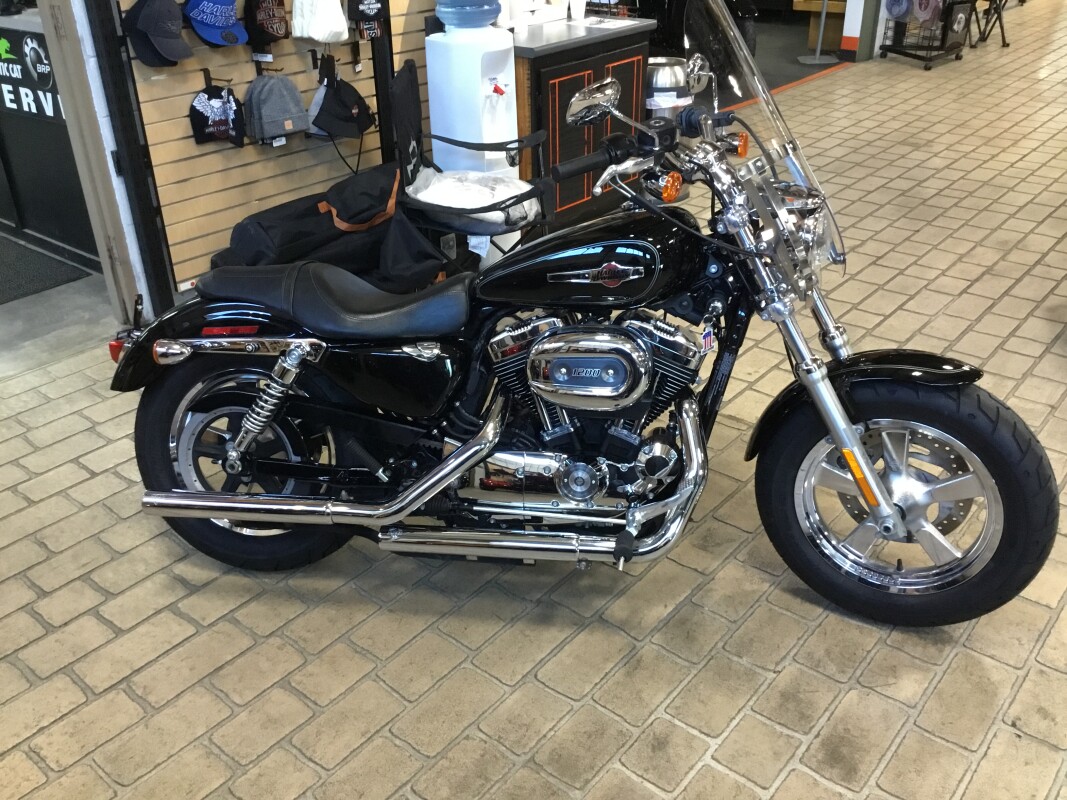 2014 Harley-Davidson 1200 Custom Vivid Black