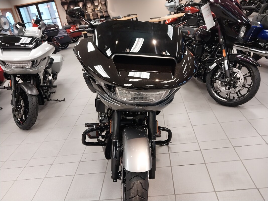 FLTRXSE 2025 CVO Road Glide - Photo 3