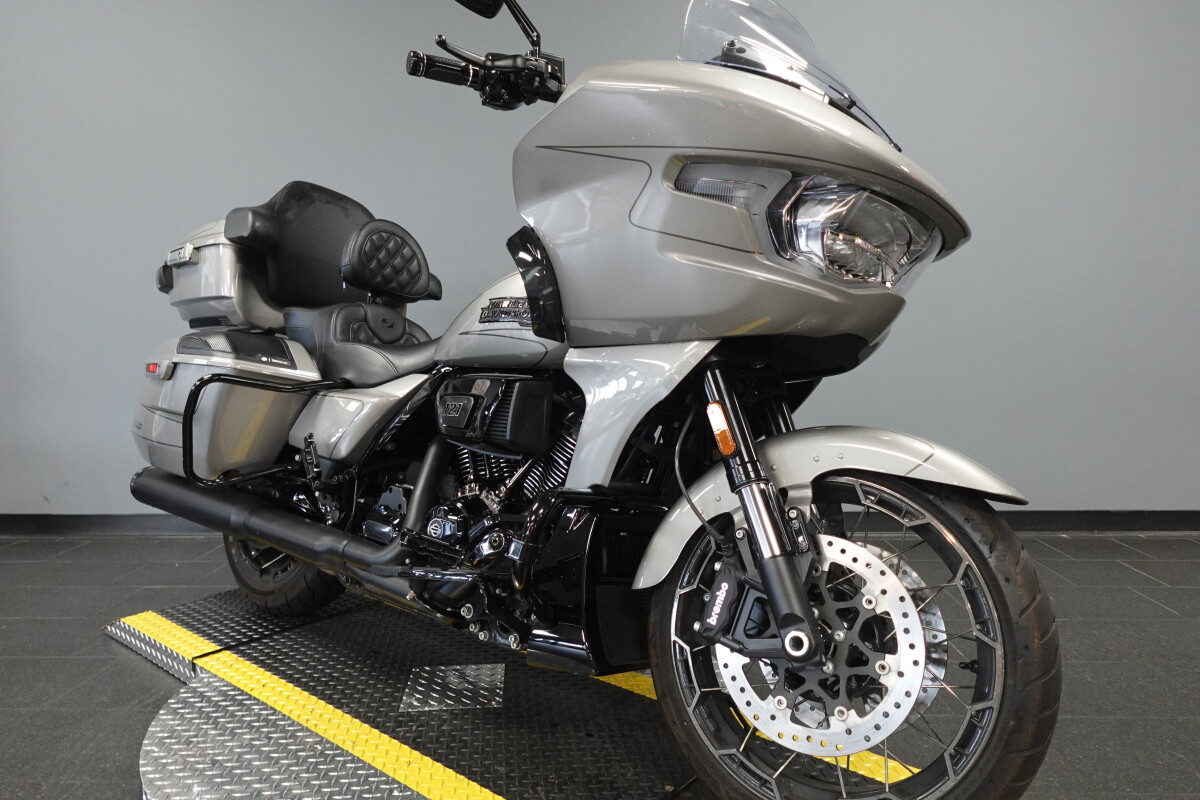 2023 Harley-Davidson CVO Road Glide FLTRXSE - Photo 2