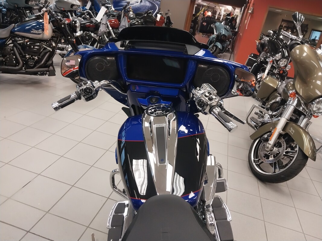 FLHXSE 2025 CVO™ Street Glide™, photo 14