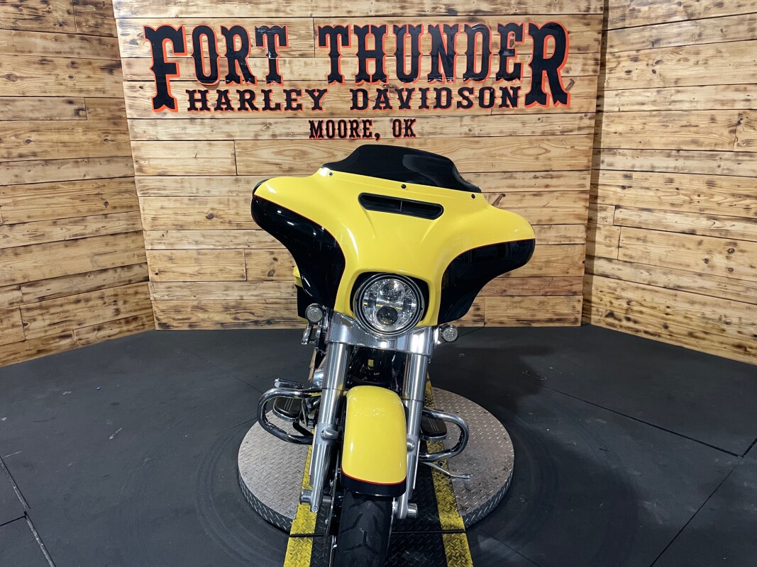 Harley-Davidson Street Glide Special 2023 FLHXS Industrial Yellow/Vivid Black - Black Finish - Photo 4