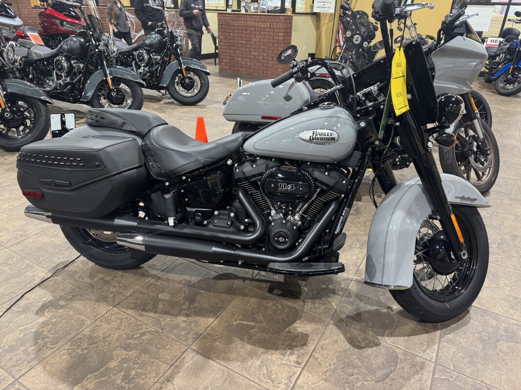 2024 Harley-Davidson Heritage Classic Vivid Black - Black Finish