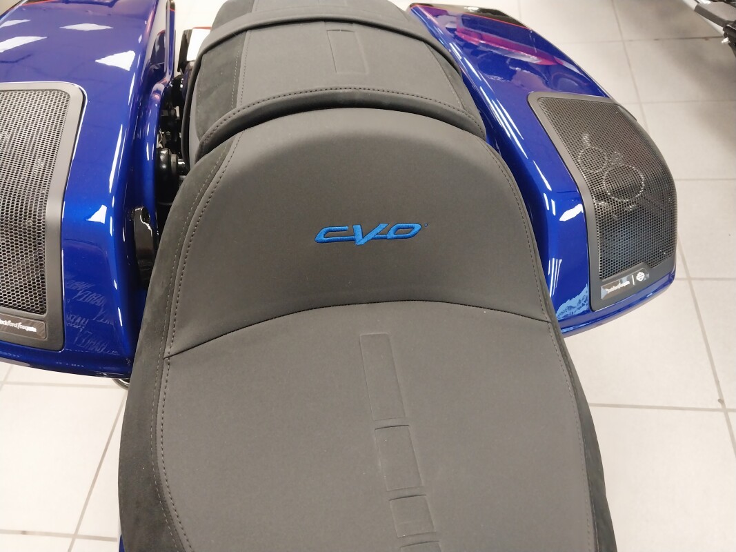 FLHXSE 2025 CVO™ Street Glide™, photo 15