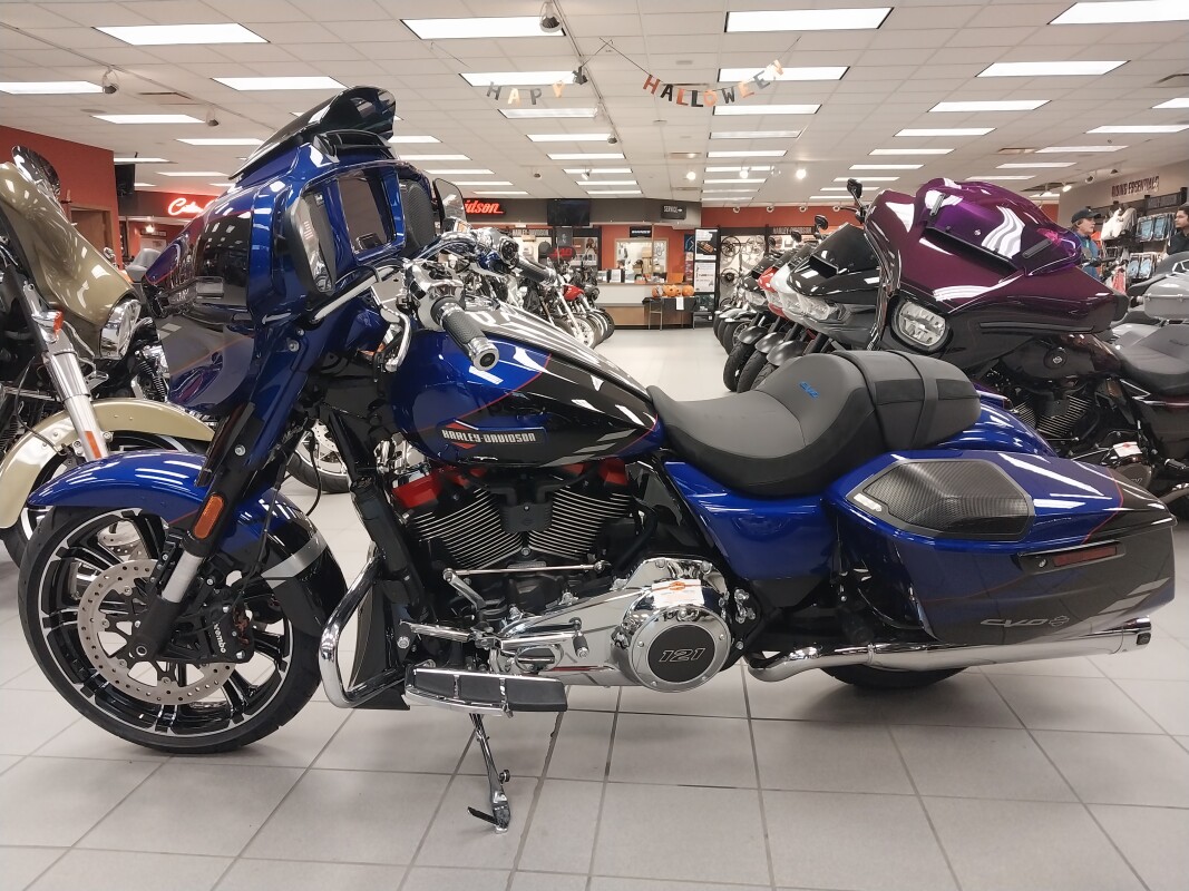 FLHXSE 2025 CVO Street Glide - Photo 5