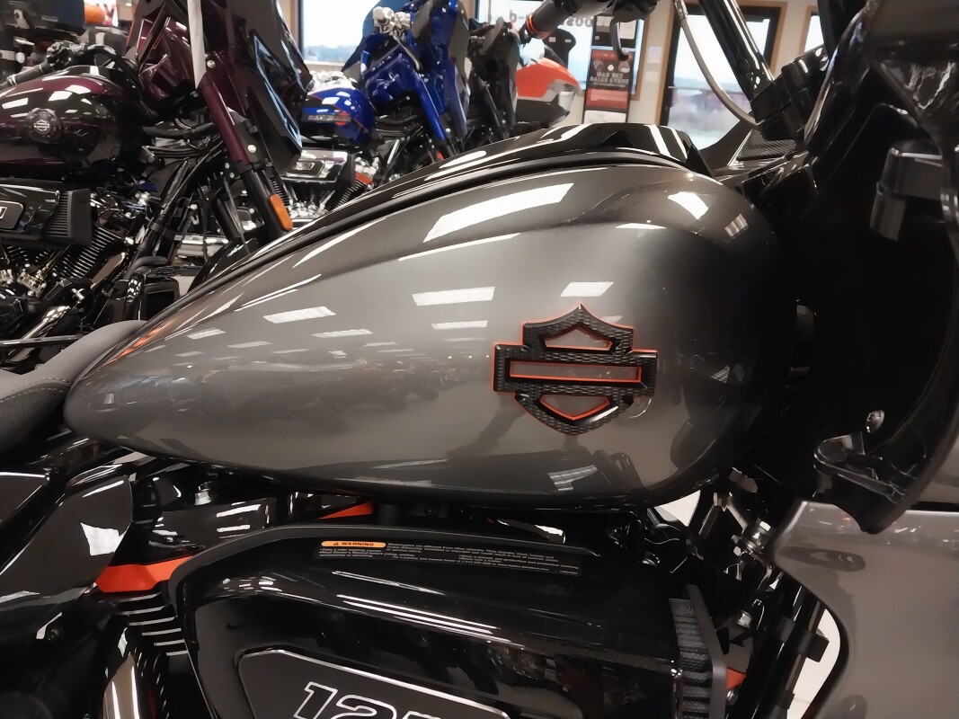 FLTRXSE 2025 CVO Road Glide - Photo 10