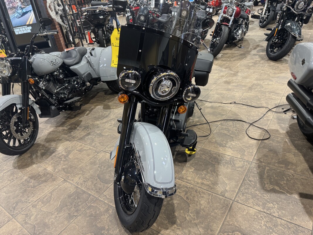 2024 Harley-Davidson Heritage Classic Vivid Black - Black Finish - Photo 2