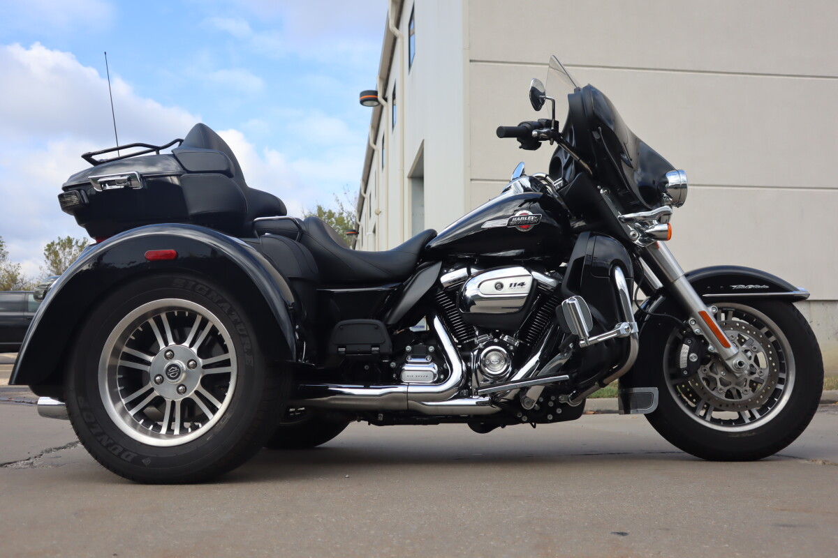 2022 Harley-Davidson Tri Glide Ultra FLHTCUTG