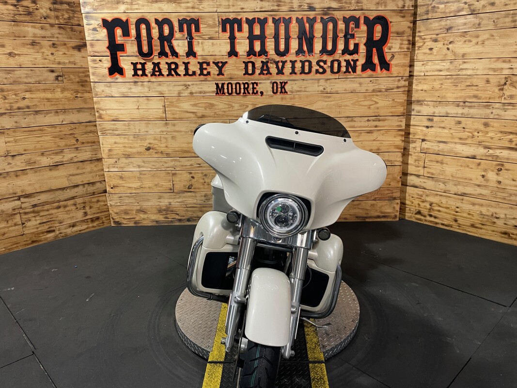 Harley-Davidson Street Glide 2022 FLHX WHITE SAND PEARL - Photo 4