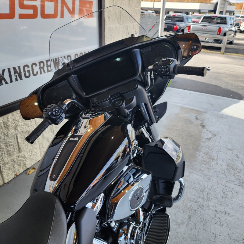 FLHXU 2025 Street Glide Ultra - Photo 10