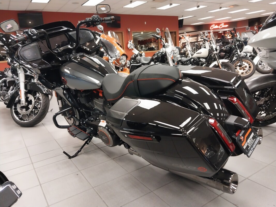 FLTRXSE 2025 CVO Road Glide - Photo 6