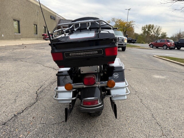 Harley-Davidson Electra Glide Ultra Classic 2010 FLHTCU BLK/SILVER - Photo 3