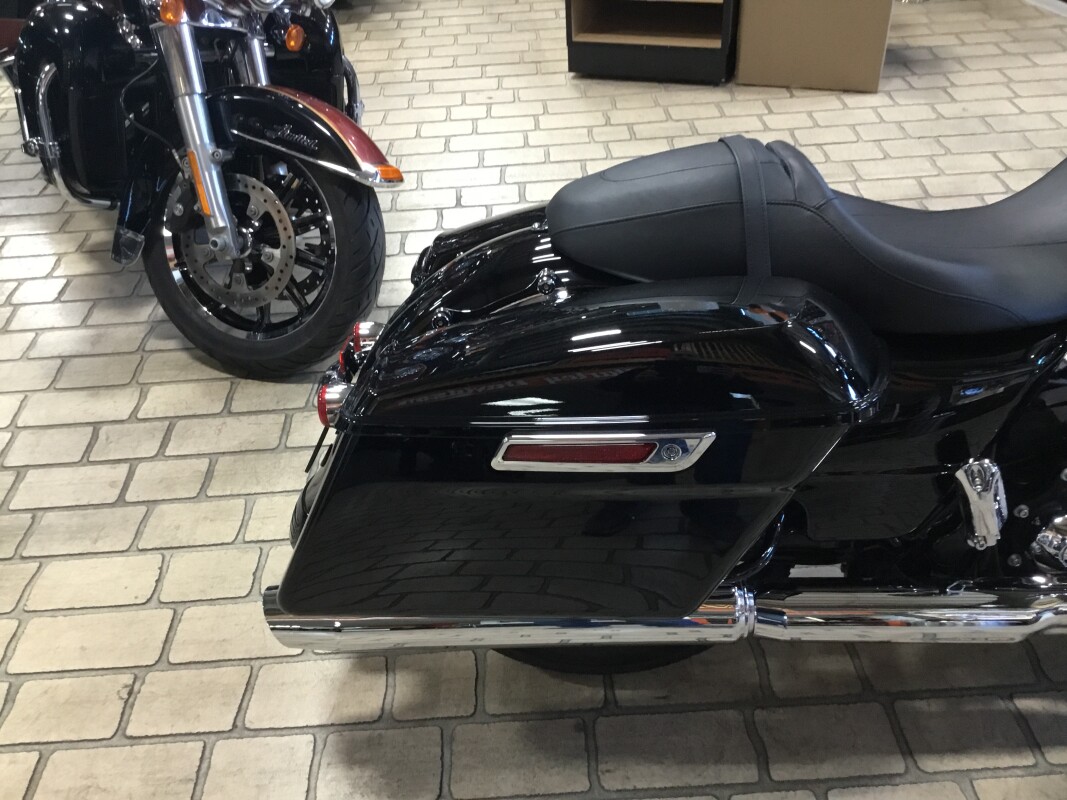 2023 Harley-Davidson Road Glide Vivid Black - Photo 4