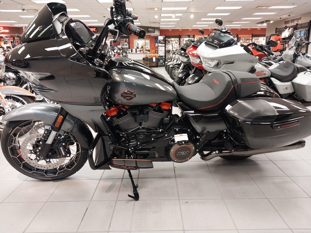 FLTRXSE 2025 CVO Road Glide - Photo 5