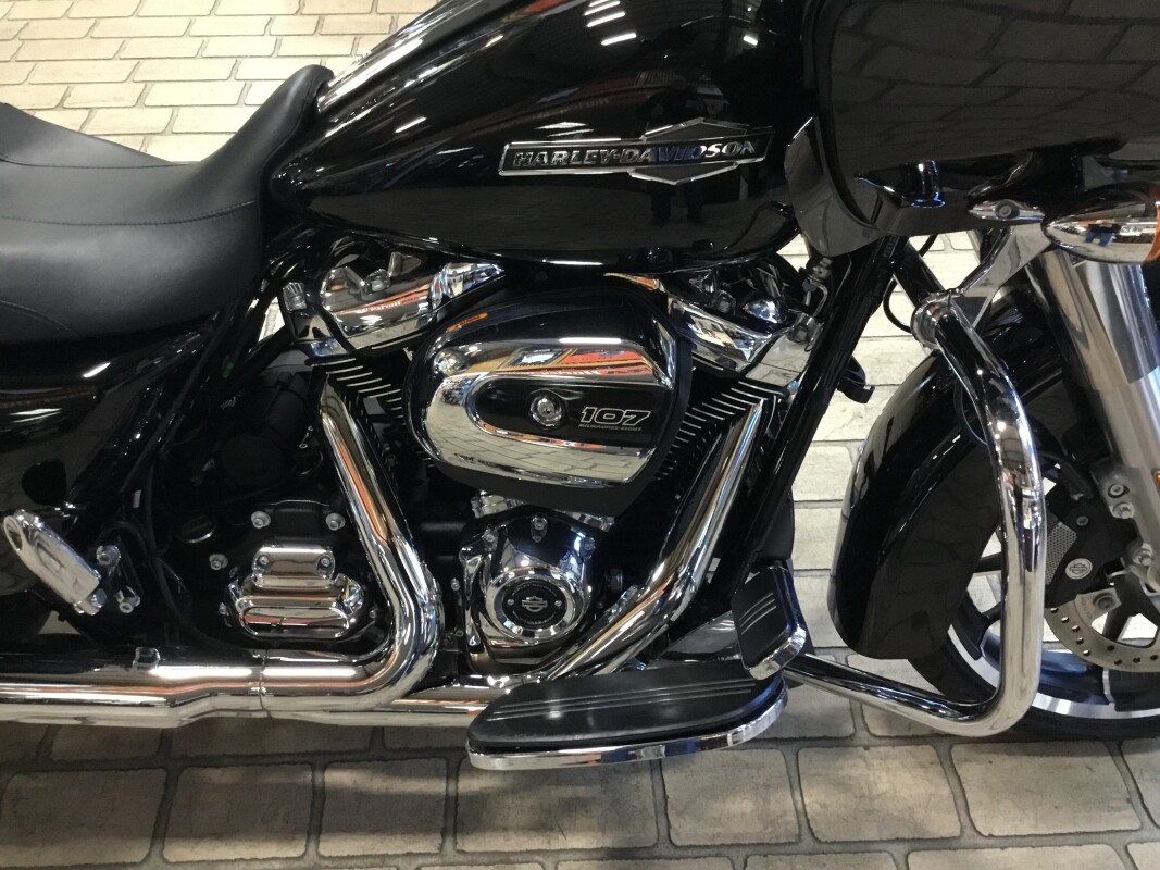 2023 Harley-Davidson Road Glide Vivid Black - Photo 2