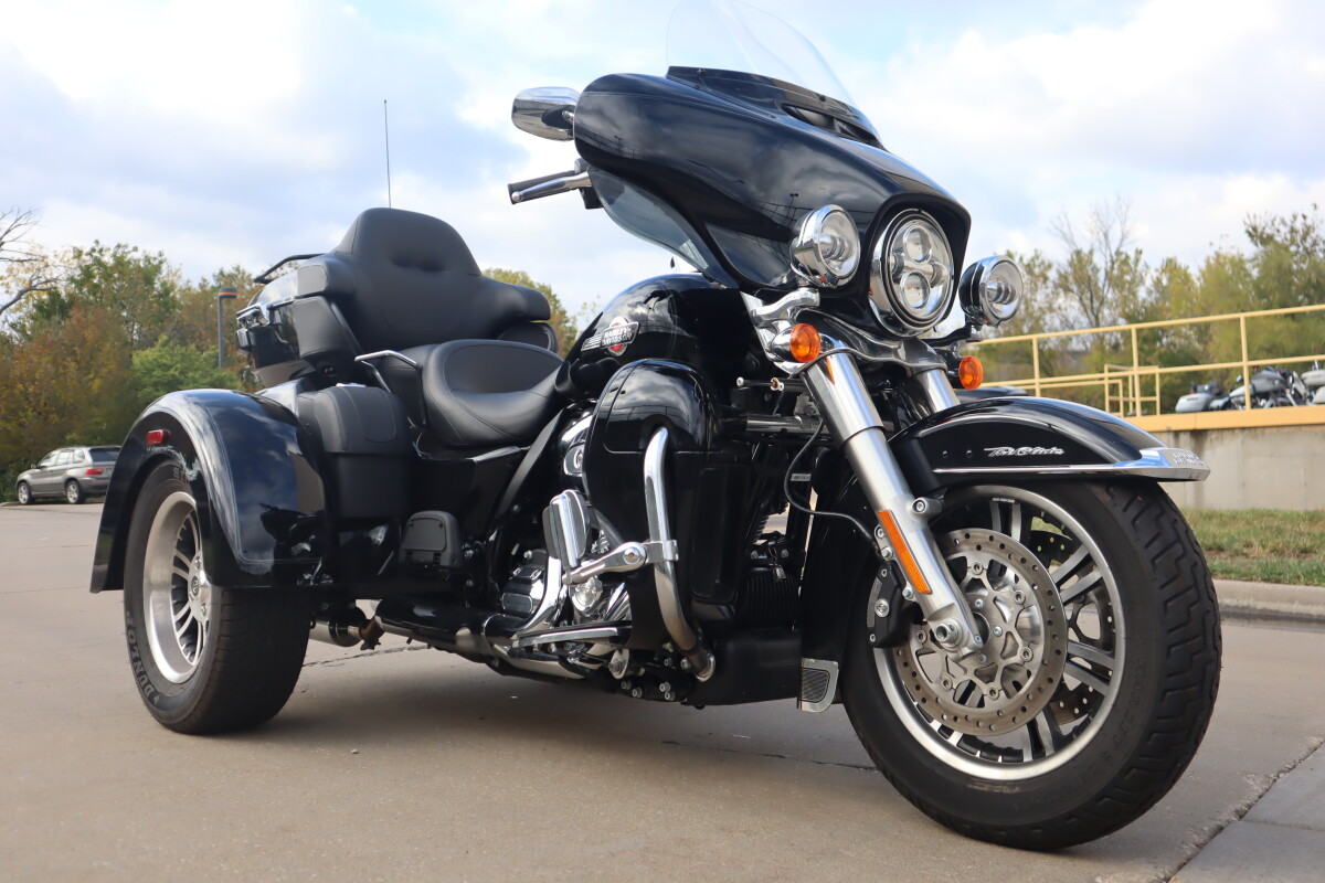 2022 Harley-Davidson Tri Glide Ultra FLHTCUTG - Photo 2