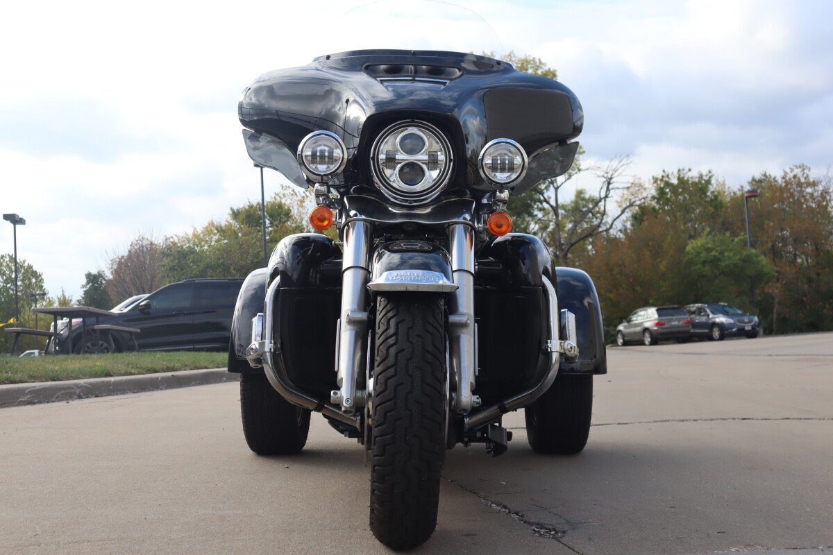 2022 Harley-Davidson Tri Glide Ultra FLHTCUTG - Photo 3