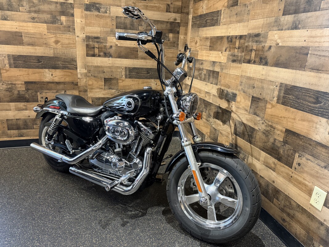 2011 Sportster 1200 Custom Vivid Black XL1200C - Photo 2