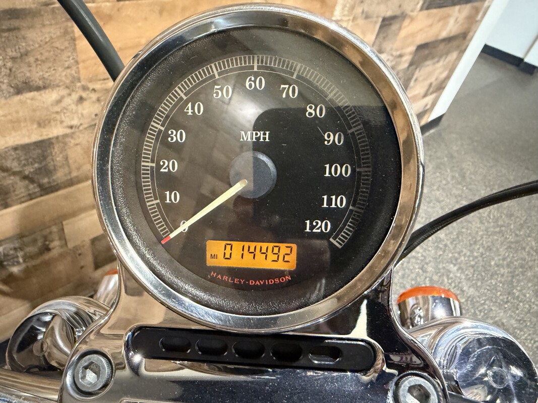 2011 Sportster 1200 Custom Vivid Black XL1200C - Photo 8