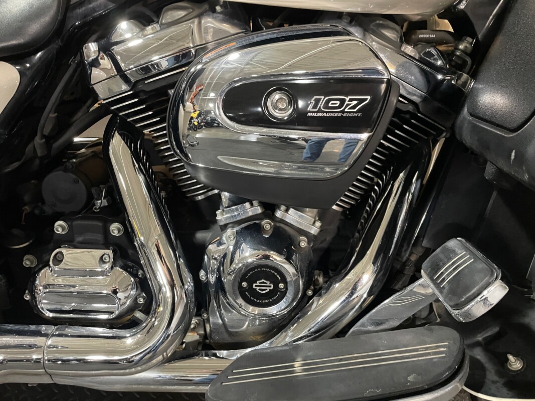 Harley-Davidson Street Glide 2022 FLHX WHITE SAND PEARL - Photo 2