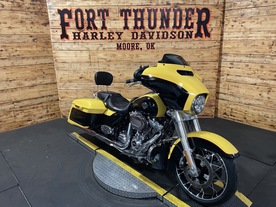 Harley-Davidson Street Glide Special 2023 FLHXS Industrial Yellow/Vivid Black - Black Finish - Photo 3