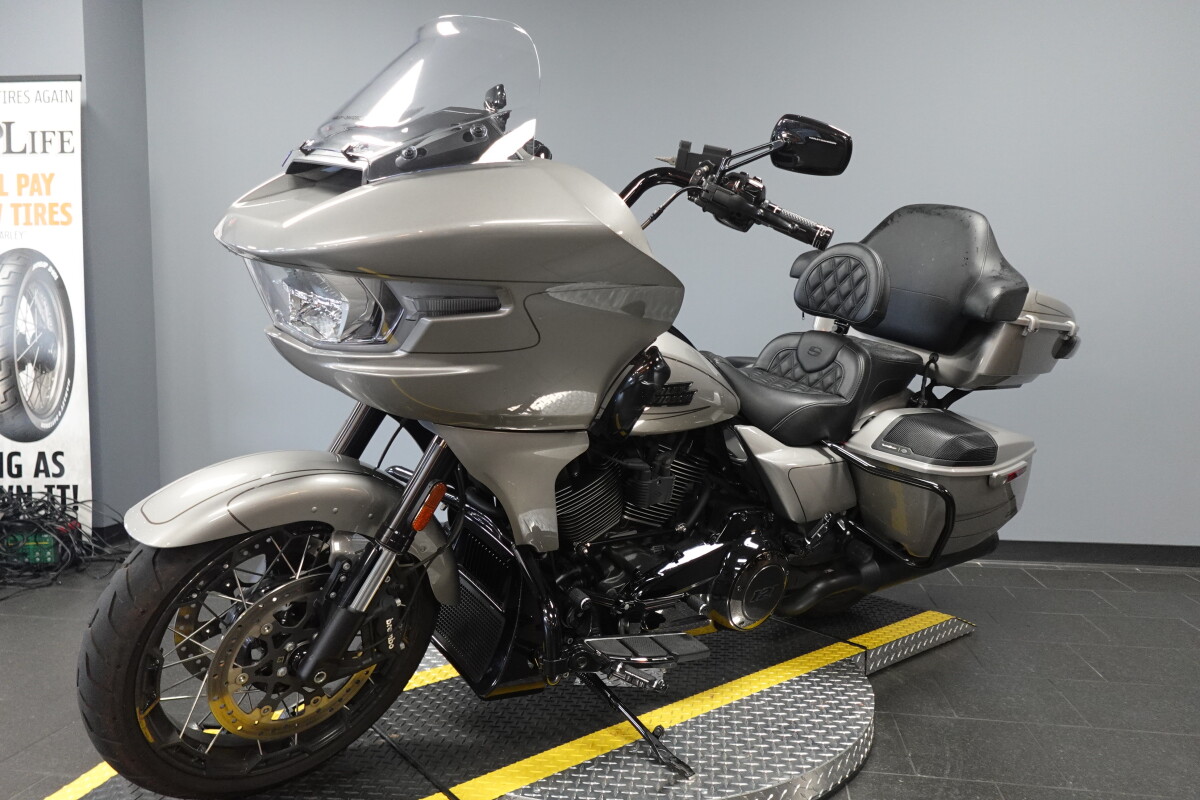2023 Harley-Davidson CVO Road Glide FLTRXSE - Photo 4