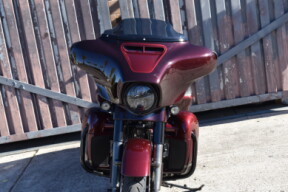 2019 Harley-Davidson® CVO™ Street Glide® FLHXSE thumb 0