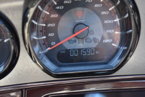 2019 Harley-Davidson® CVO™ Street Glide® FLHXSE thumb 3