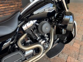  2016 Harley Davidson Road King FLHR thumb 2
