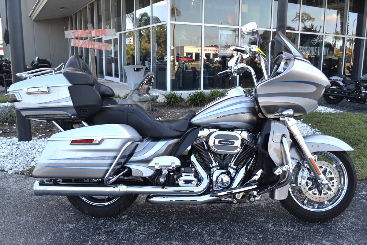 2016 Harley-Davidson CVO Road Glide Ultra - FLTRUSE