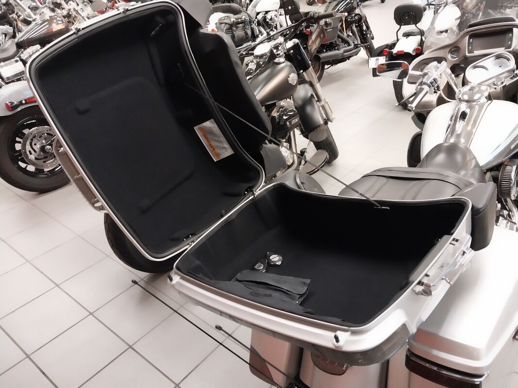 FLTRUSE 2016 CVO Road Glide Ultra - Photo 9
