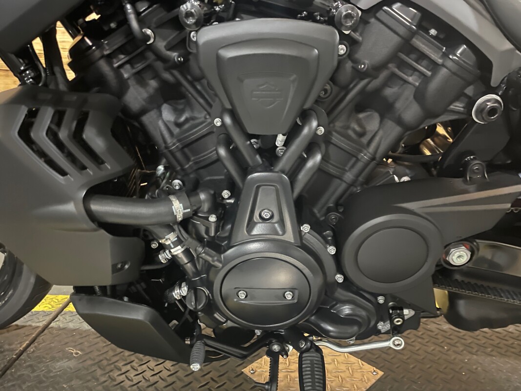 Harley-Davidson Nightster 2025 RH975 VIVID BLACK - Photo 9