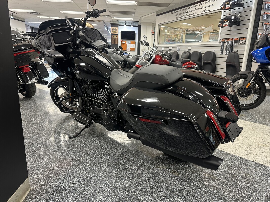 2024 Harley-Davidson Road Glide Vivid Black - Black Finish - Photo 3
