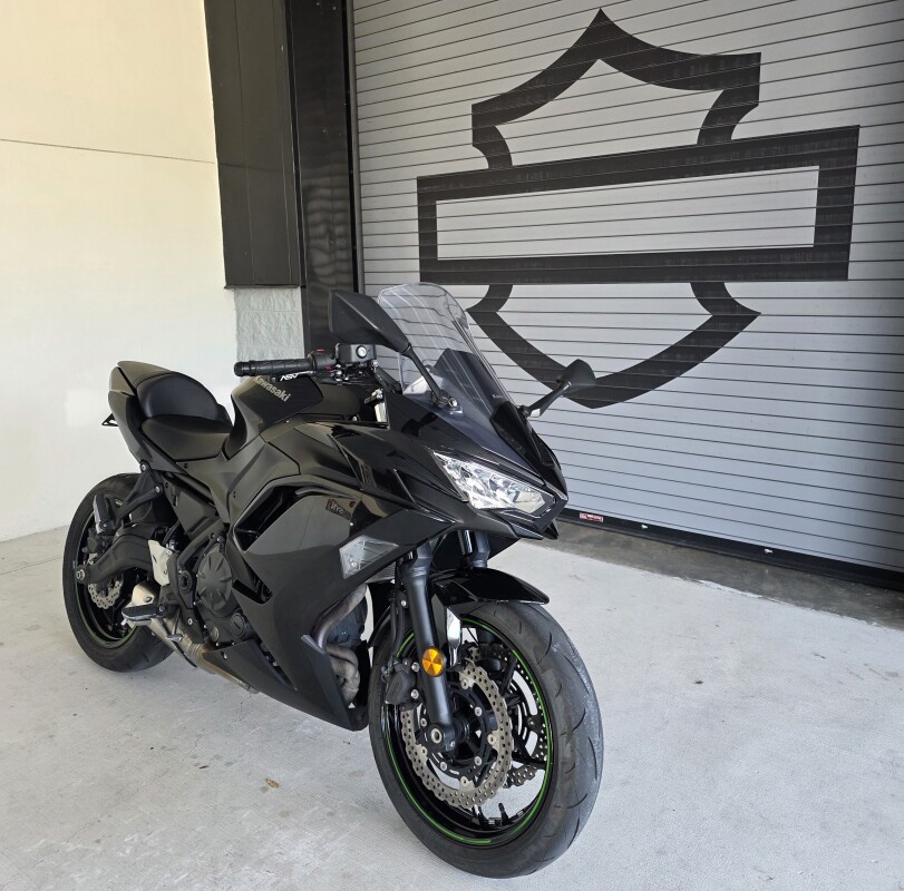 2025 Kawasaki NINJA 650 - Photo 2