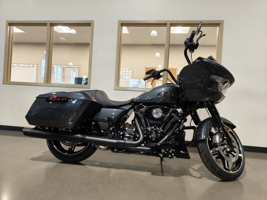 2025 Harley-Davidson Road Glide Iron Horse Metallic - Black Finish - Photo 4