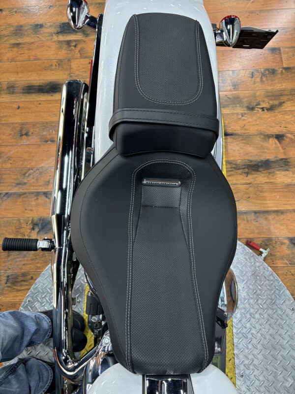 2024 Harley-Davidson Breakout 117 WHITE ONYX PRL CO - Photo 5