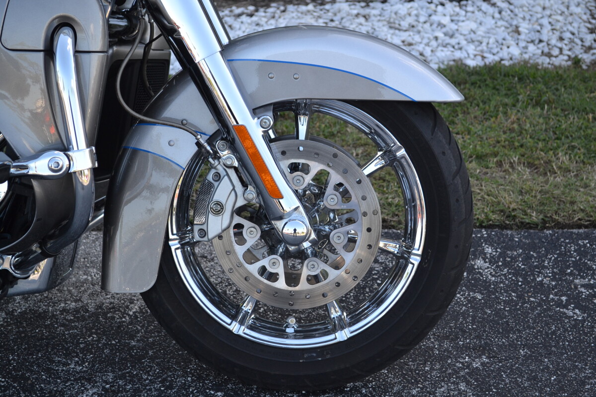 2016 Harley-Davidson CVO Road Glide Ultra - FLTRUSE - Photo 2